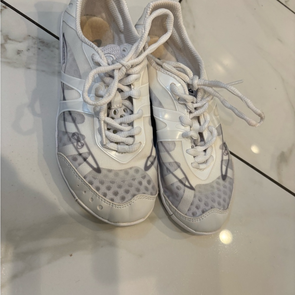 Nfinity Cheerleading Shoes Size 5